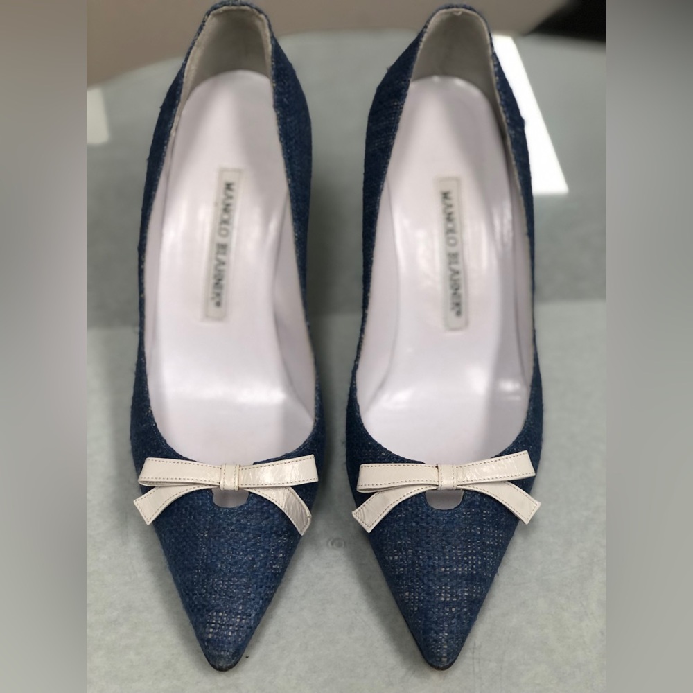 Manolo blahnik silk denim with leather trim pumps